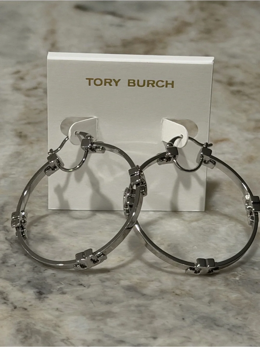 Tory Burch Serif T Hoop Earrings – Polished Silver Tone NWT GUARANTEED AUTHENTiC